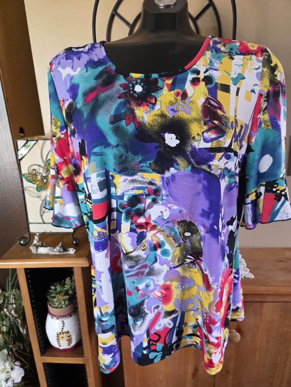 Vintage Victoria Multicolour Artsy Abstract Floral Women's Flutter Sleeve Top